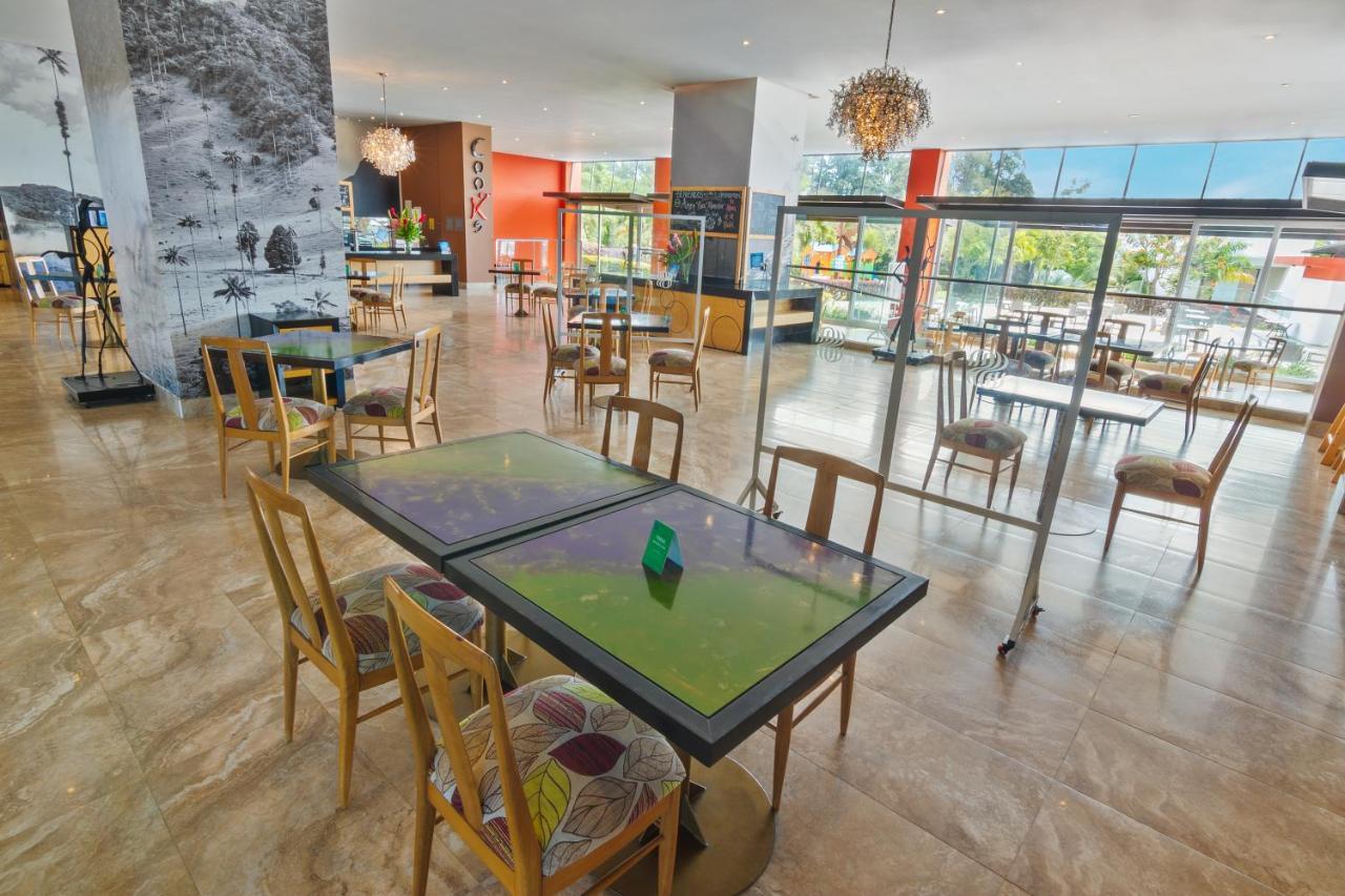 Sonesta Hotel Pereira Cerritos Dış mekan fotoğraf The interior of the restaurant