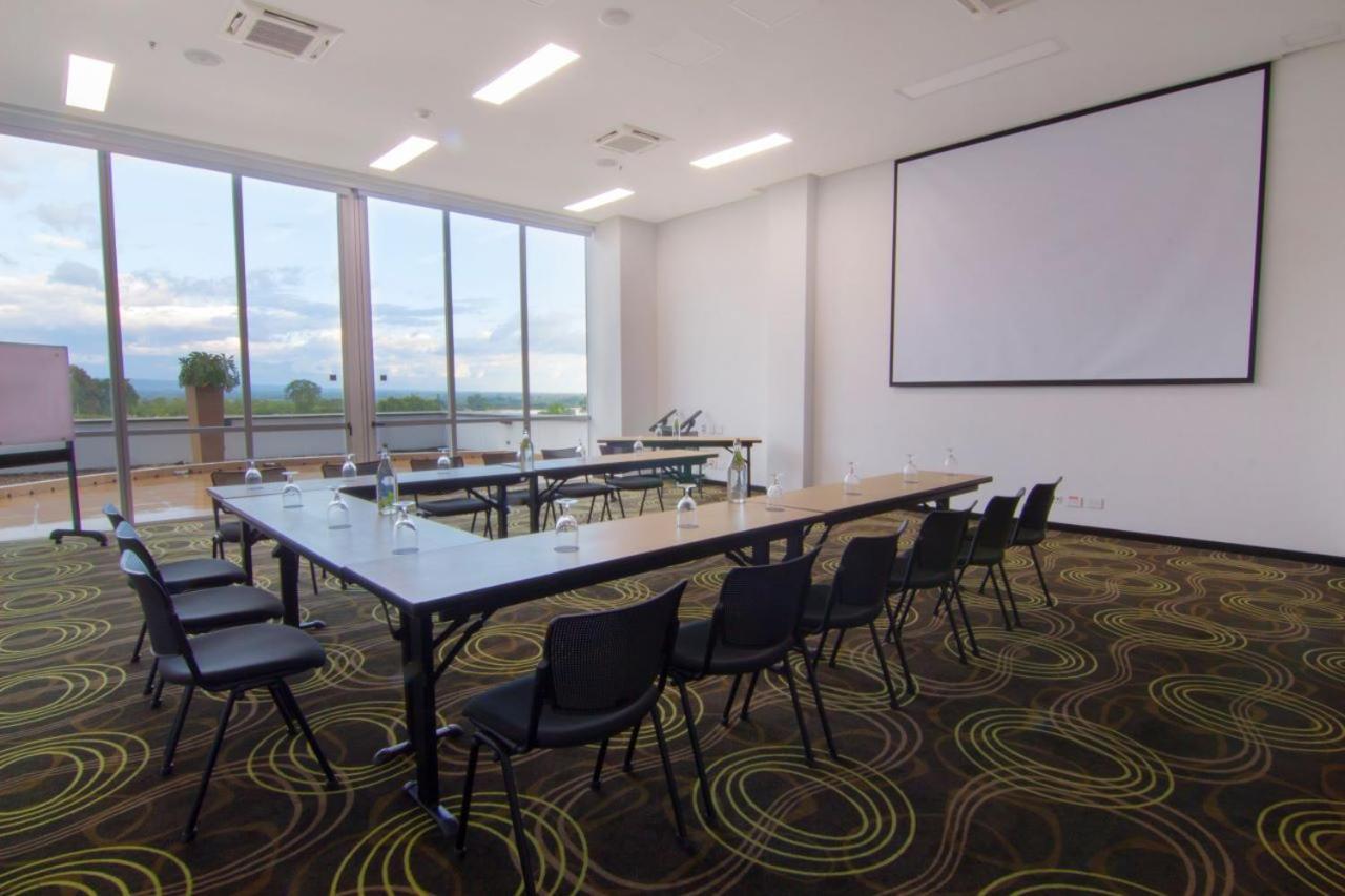 Sonesta Hotel Pereira Cerritos Dış mekan fotoğraf Meeting room
