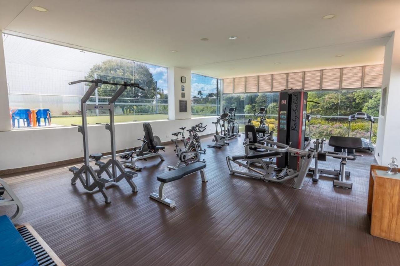 Sonesta Hotel Pereira Cerritos Dış mekan fotoğraf The gym at the hotel