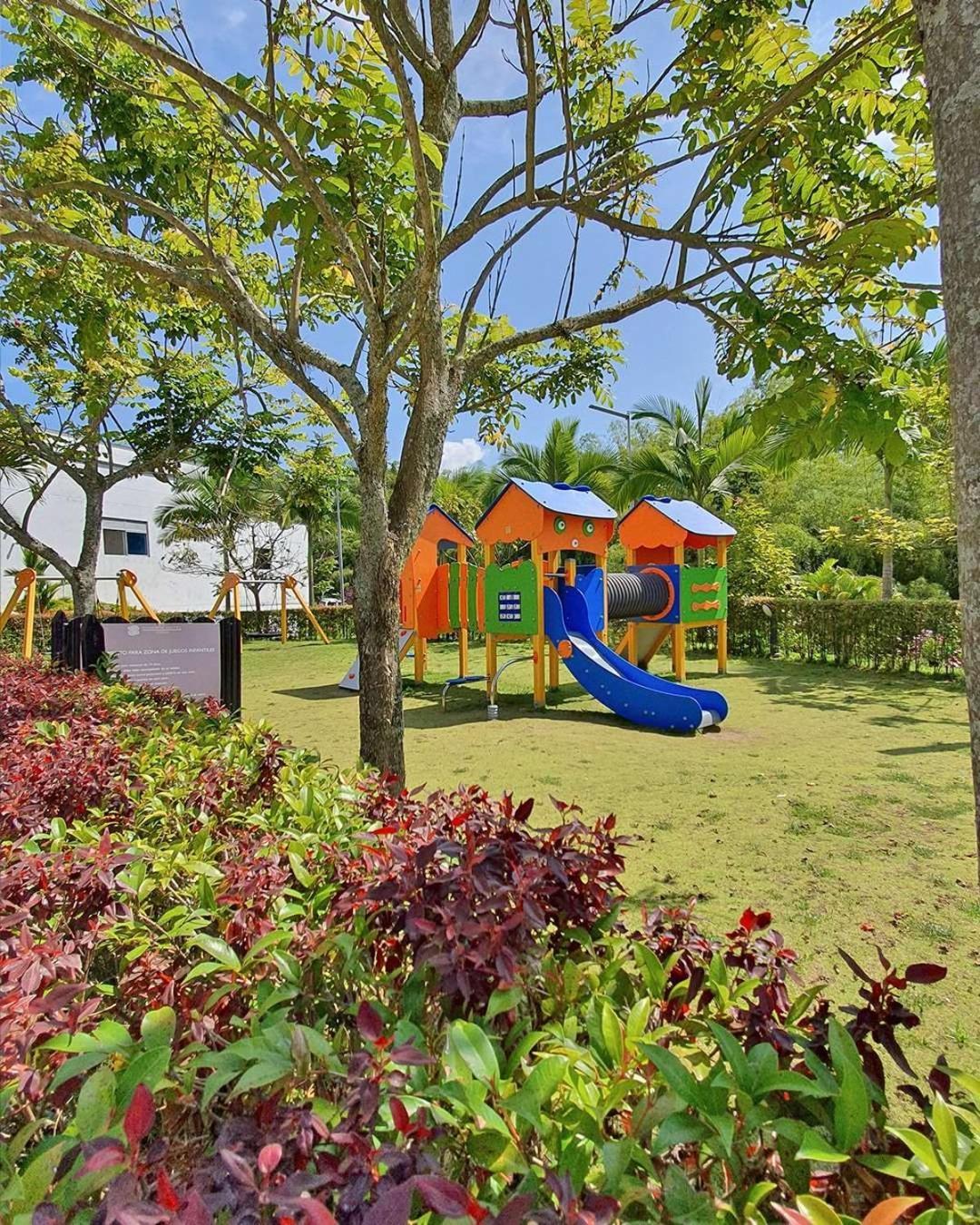 Sonesta Hotel Pereira Cerritos Dış mekan fotoğraf Playground at the resort