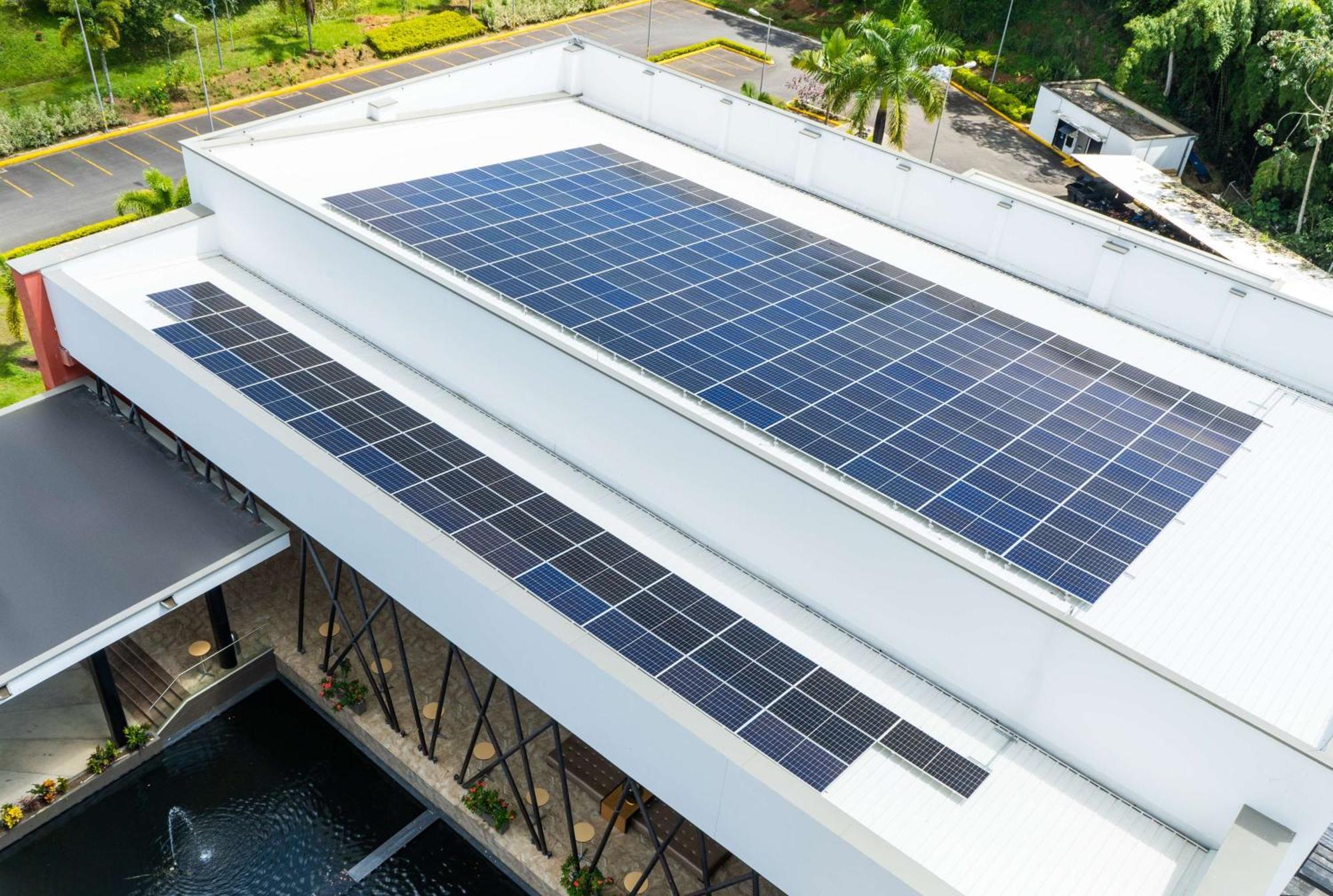 Sonesta Hotel Pereira Cerritos Dış mekan fotoğraf Solar panels on the roof of the National Museum of the Dominican Republic